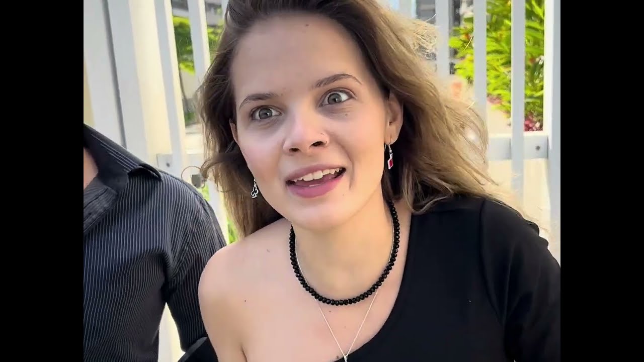 Mulher interesseira HUMILHA Trabalhador por DINHEIRO 