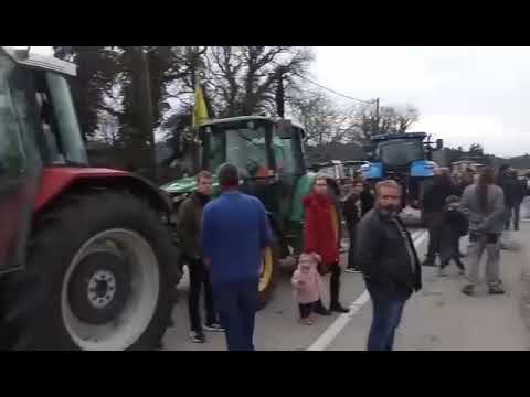 Εύβοια: Έκλεισαν το δρόμο στο Προκόπι οι αγρότες