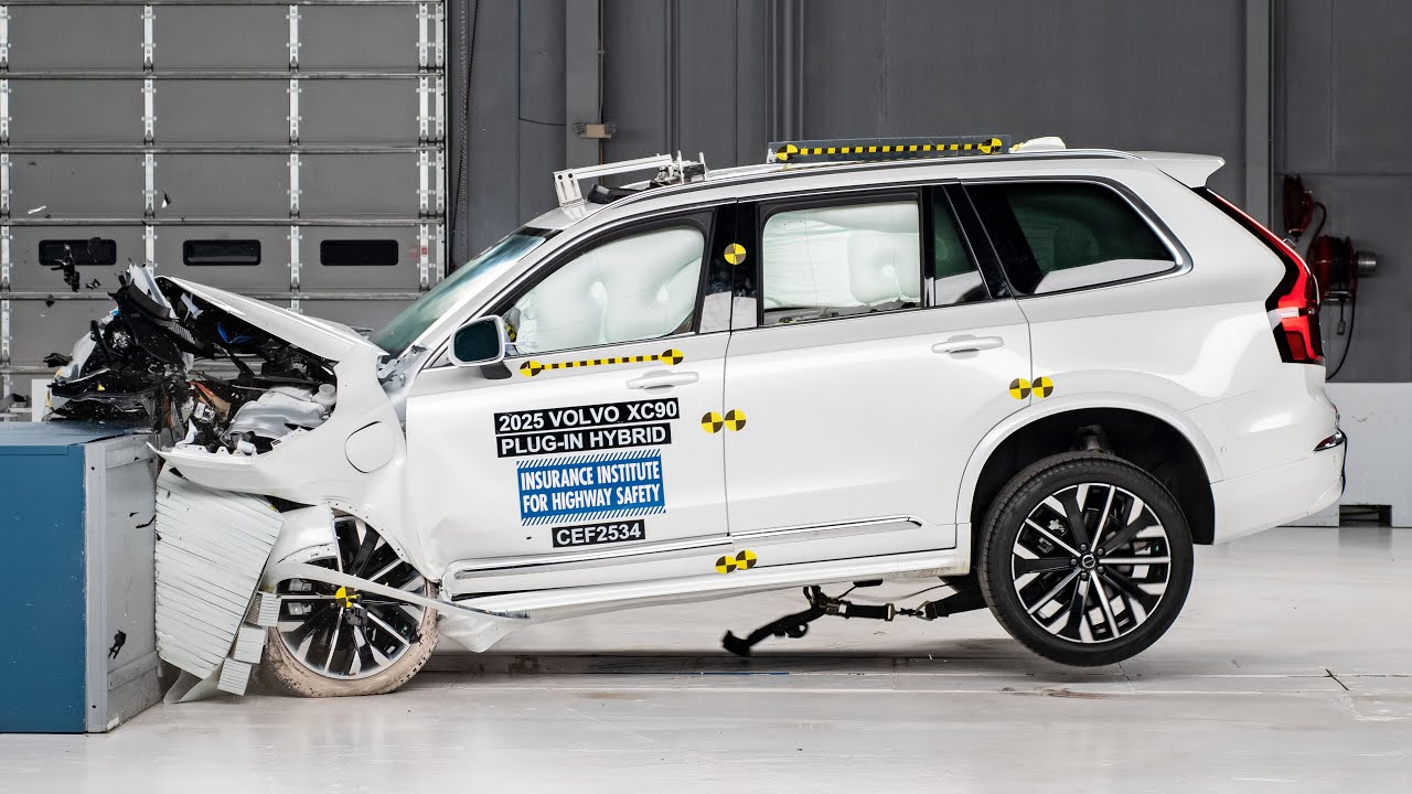 2025 Volvo XC90 PHEV Facelift - Crash Test