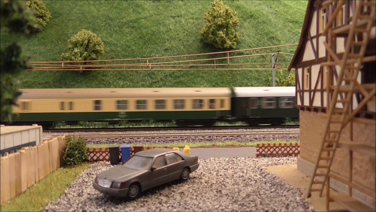 deutsche-reichsbahn-dr-br-118-6achser-u-br-250-mit-reisezug-auf-harrys