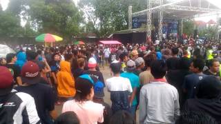 Downloadkonser 'NDX'Tawuran.. live lapangan pema,ngunut,tulungagung MP3 MP4 konser 'NDX'Tawuran.. live lapangan pema,ngunut,tulungagung