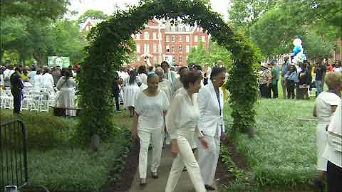 2023 March Through the Alumnae Arch