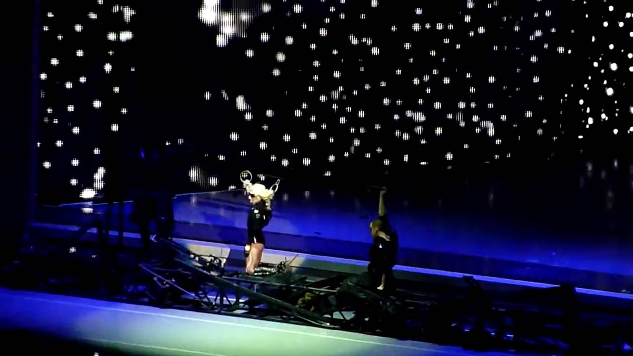 Lady GaGa - Paparazzi HD (Live @ Nokia Theatre 12/21/09)