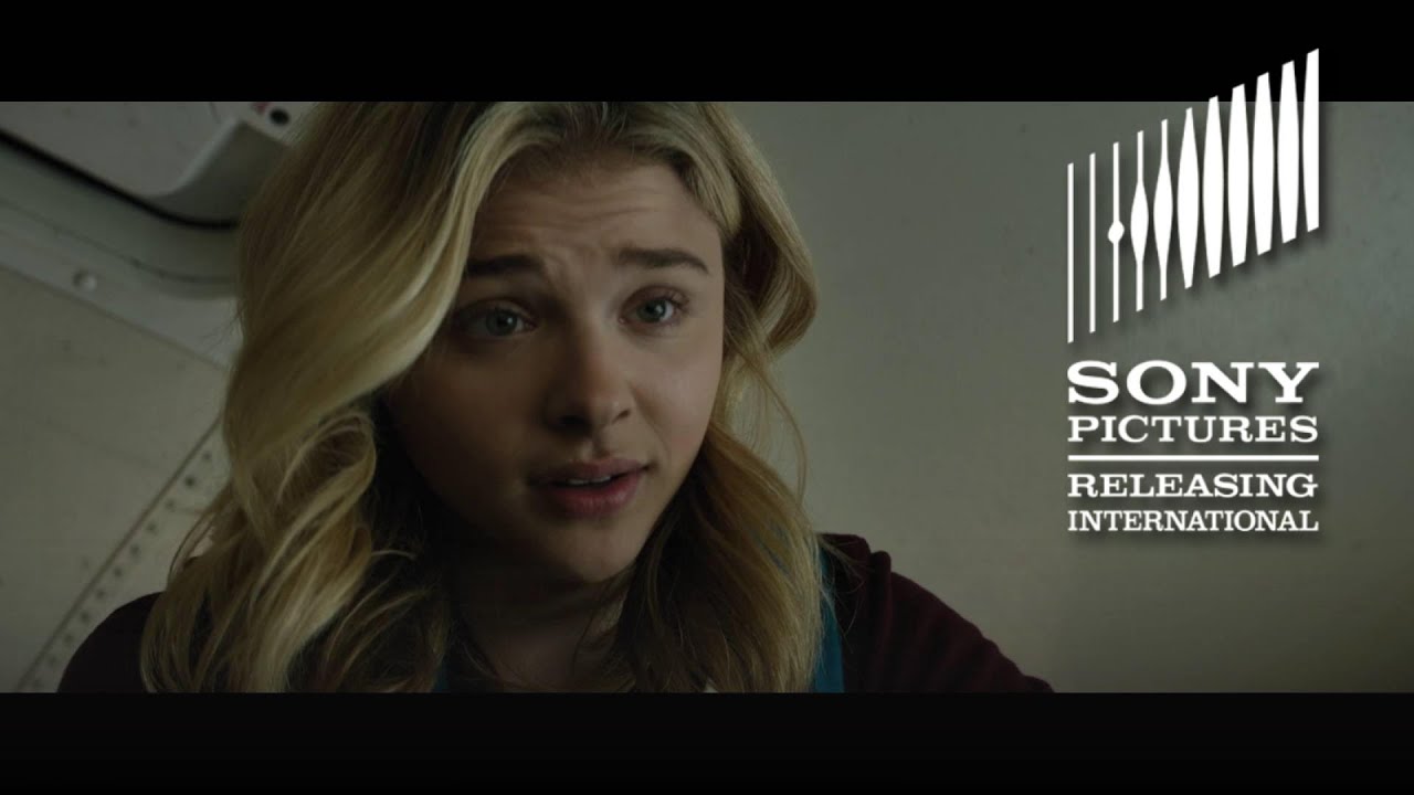 The 5th Wave - Cassie Misses The Bus - Starring Chloe Grace Moretz - At Cinemas January 22