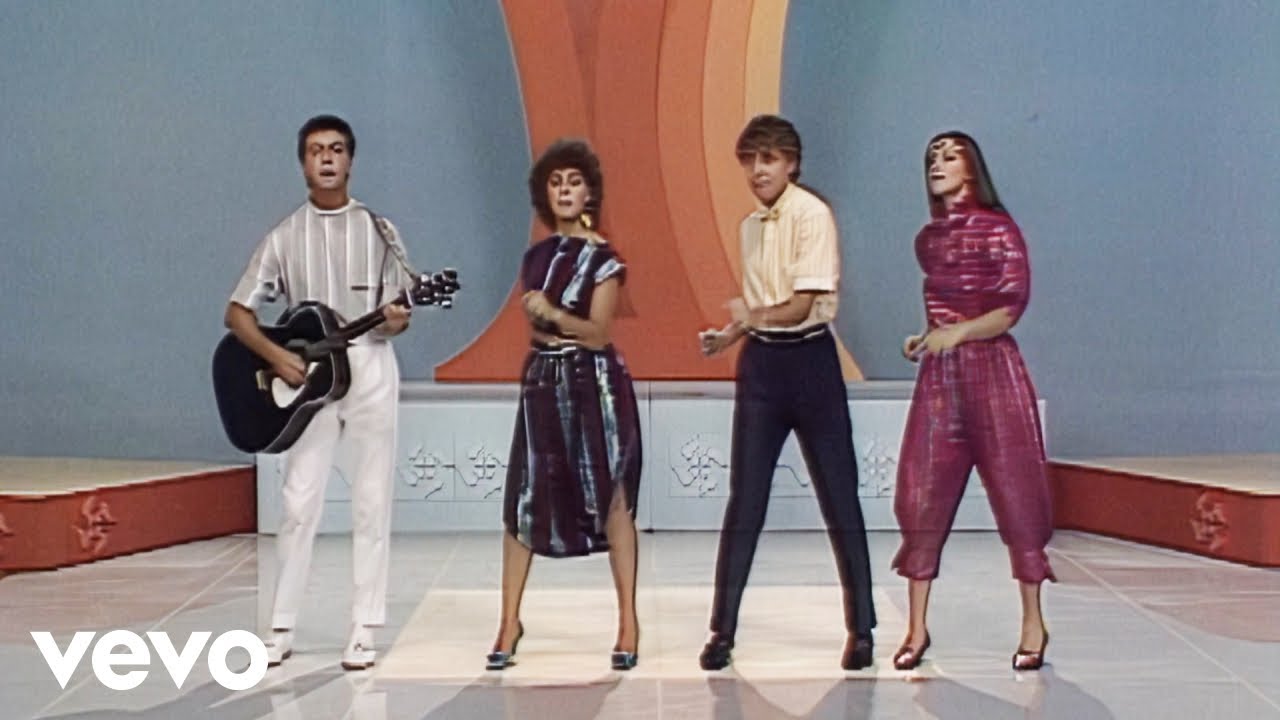 Los Chicos De La Bahía - Camino del Sur (300 Millones (Actuación TVE))