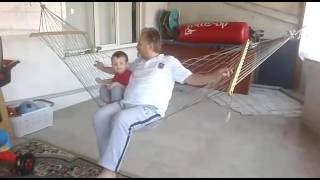 Hamaktan Düsen Adam