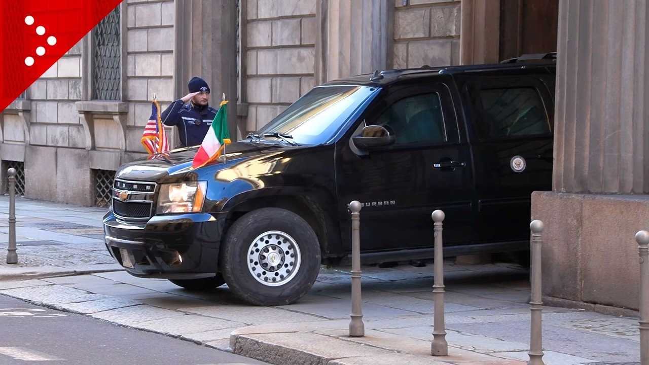 Vance esce dalla Prefettura di Milano, incidente sfiorato tra mezzi della scorta