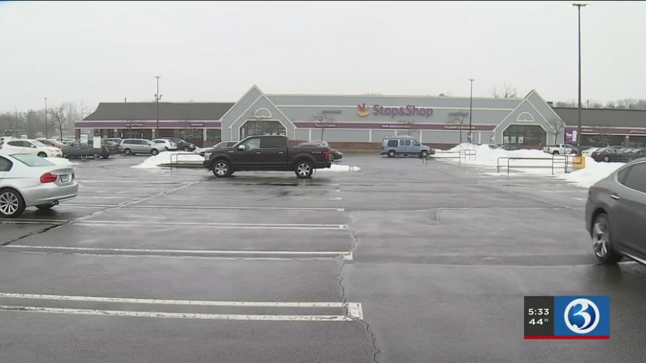 VIDEO Police investigate attempted armed robbery, purse snatching at