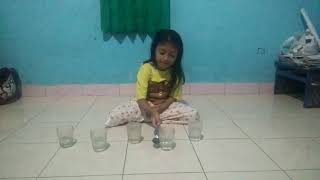 Tugas Sekolah Membedakan Bunyi Gelas Yang Dipukul