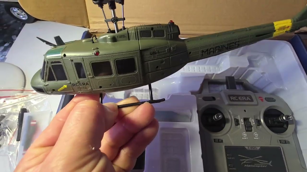 Unboxing era rc c032 uh-1 huey