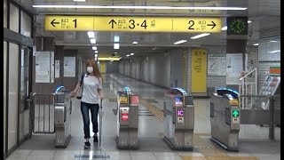 夕方でも閑散とした西武有楽町線新桜台駅の改札口の風景