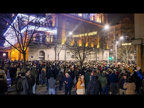 Протестующие перекрывали улицы с требованием освободить всех задержанных на беспорядках в Белграде