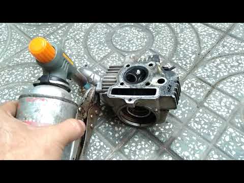 Video Cách tháo ốc co xăng _ cổ pô _ lốc máy lâu ngày bị... - youtube
