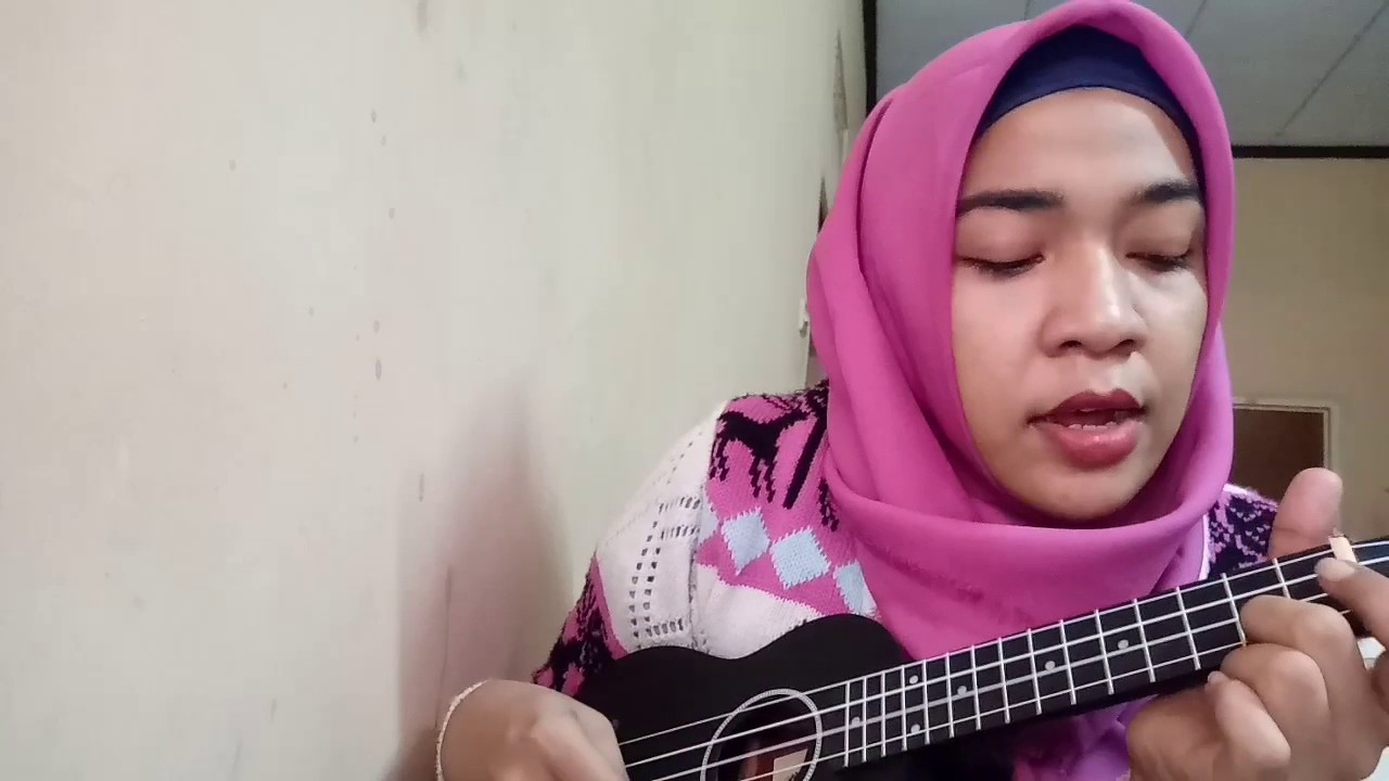 [UKULELE COVER] Danilla Riyadi - Ada Disana #1 - YouTube