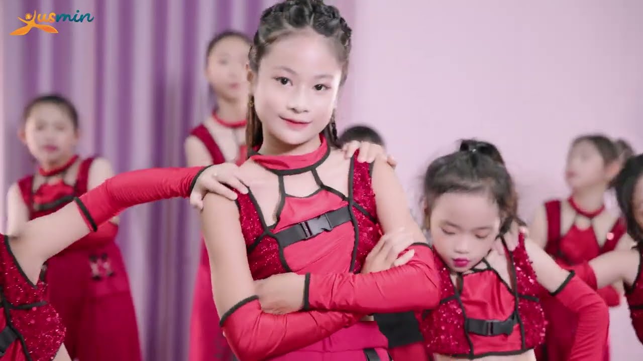 Nhảy Move Your Body cute