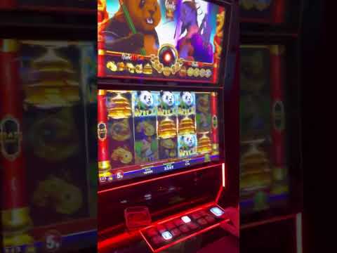 Mini group en las vegas casino Cosmopolitan video completo 馃憞馃徑馃憞馃徑 #slots https://youtu.be/Z1Lc4jD9POM