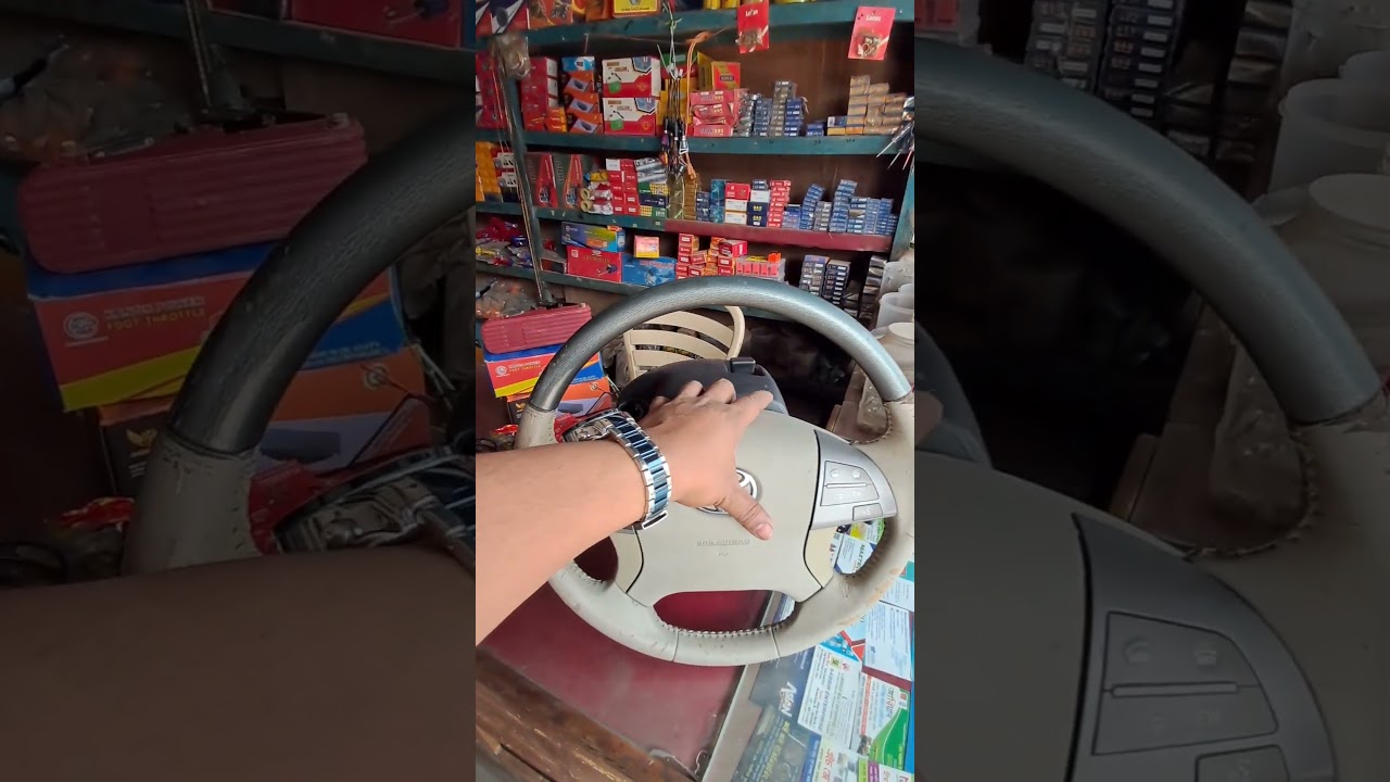 সাদা কালার গোল স্টিয়ারিং 