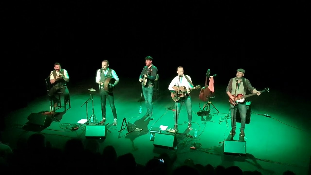 Guarda The Highstool Prophets - Travelin' Soldier live at the MAC Belfast. June 30th 2023 su YouTube Guarda The Highstool Prophets - Travelin' Soldier live at the MAC Belfast. June 30th 2023 su YouTube
