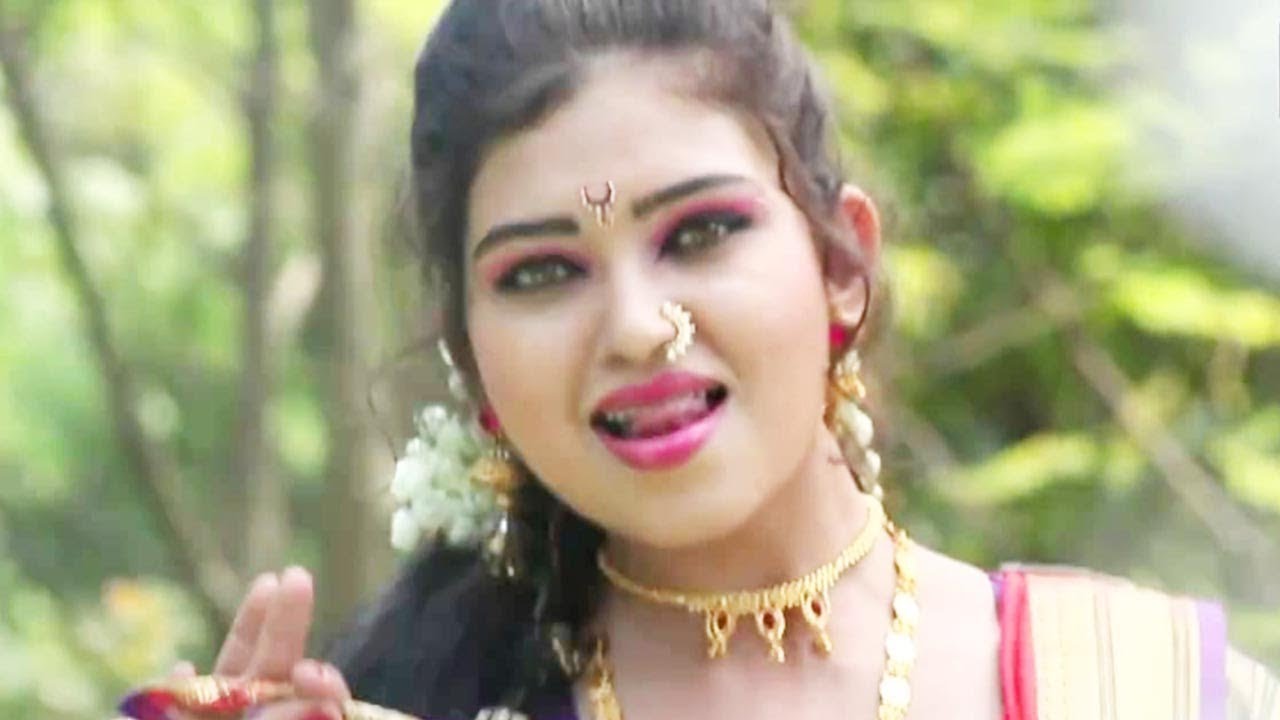 Shantabai Fame Radhika Patil's New Marathi Lokgeet - Mala Mhantyat Punyachi  Baay - YouTube