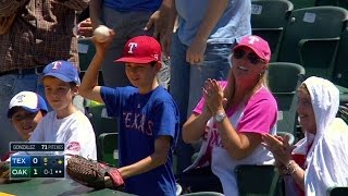 Young fan catches a foul ball, gets cheers