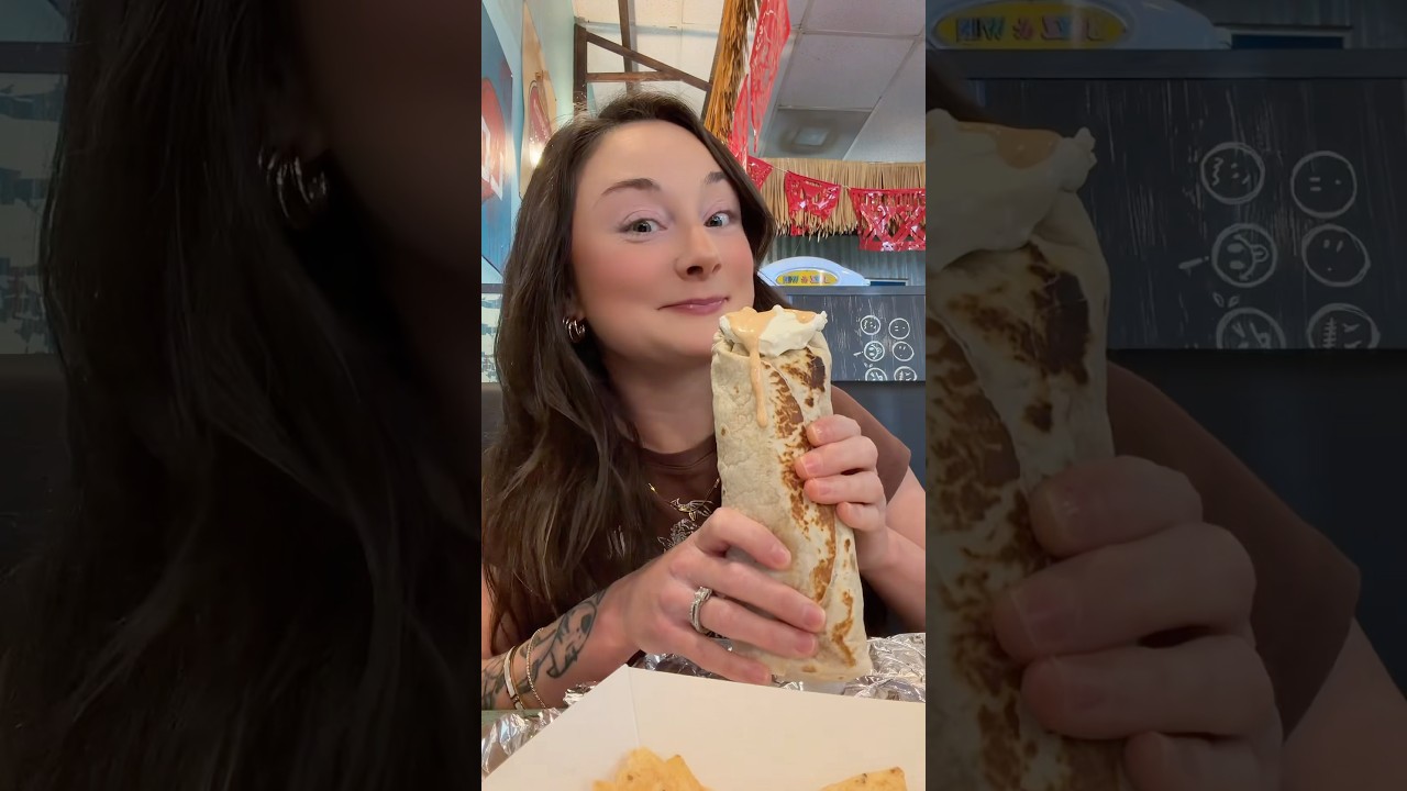 Eat a huge burrito with me!🌯