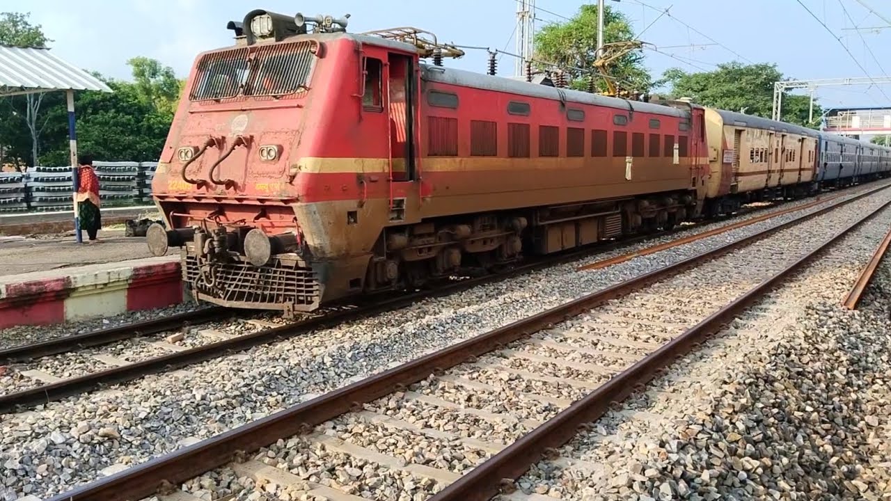 01747 Bhatni - VaranasiCity Express Special Departure Belthara Road ...