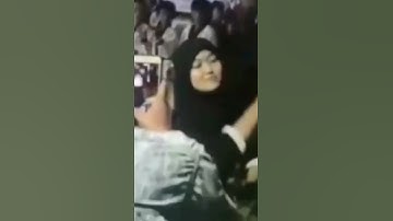 Ngeri!!! srikandi ikspi Atraksi Debus ini bos senggol dong