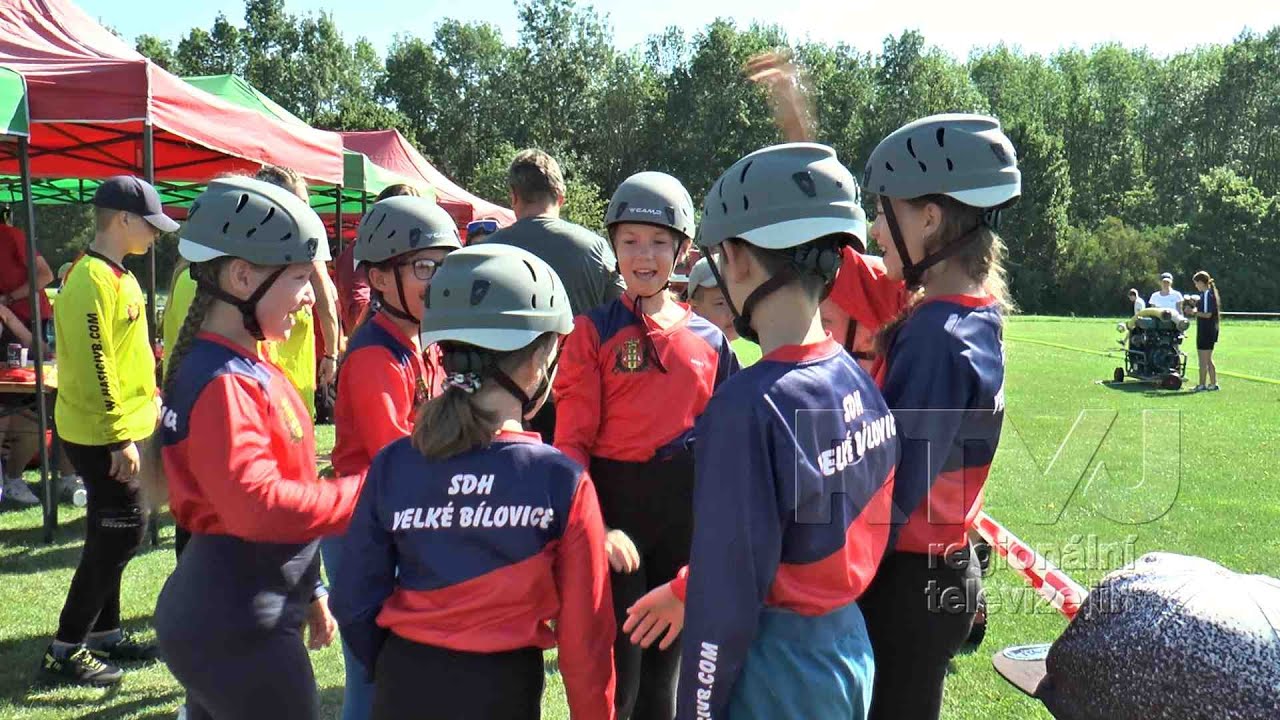 Velké Bílovice ožily hasičskou soutěží: Mládež předvedla své umění v požárním útoku