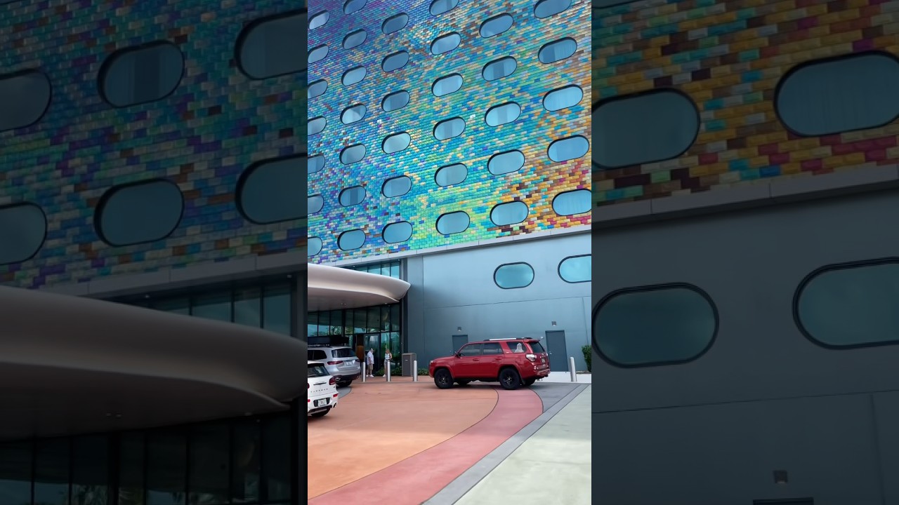 Checking into @universalorlando Terra Luna resort! But it&rsquo;s a vlog🏨🚀🪐