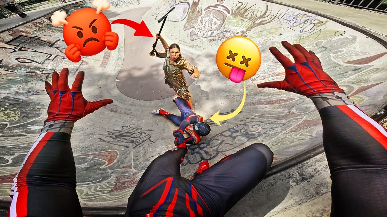 SPIDER-MAN TWINS ANNOY THEIR MOM AND RUN AWAY @upgirl (Funny Parkour POV Chase) 