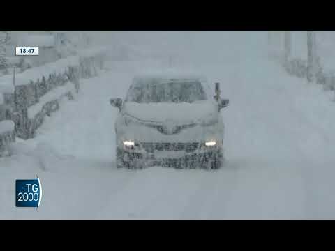 Video Italia divisa in due dal maltempo. Neve al Nord, pioggia e vento al Sud