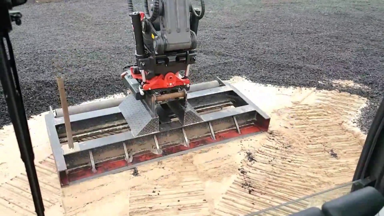 equestrian arena builds levelling rubber chip