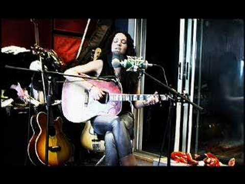 Susy Thomas "Courage" (Live & Acoustic)