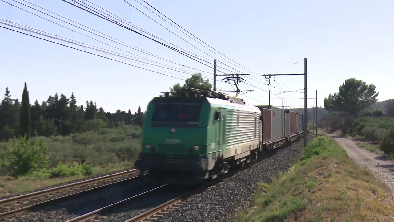 SNCF France Railways — классические электропоезда недалеко от Авиньона. Выдержка из журнала Europ...