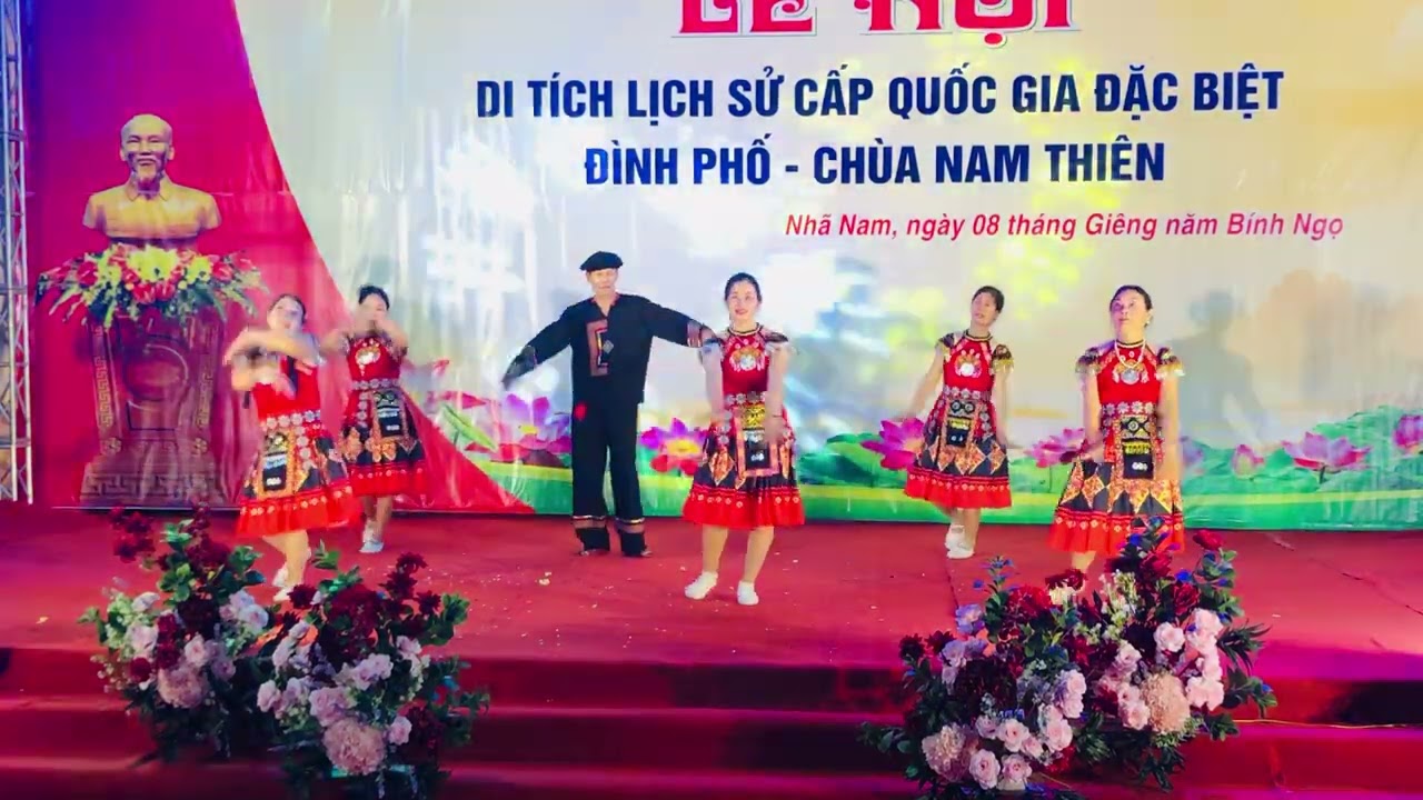 Múa dân vũ van vương cho tình đến từ c l b cầu Thuong 