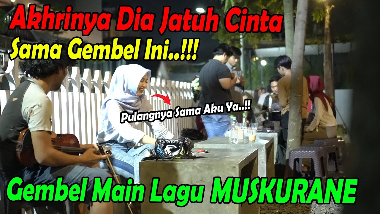 ⁣Akhirnya Dia Jatuh Cinta Sama Gembel Ini. Gembel Mainkan Lagu MUSKURANE.