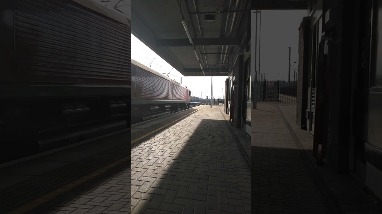 66 002 Warrington Arpley to Seaforth light engine powers through Warrington Bank Quay