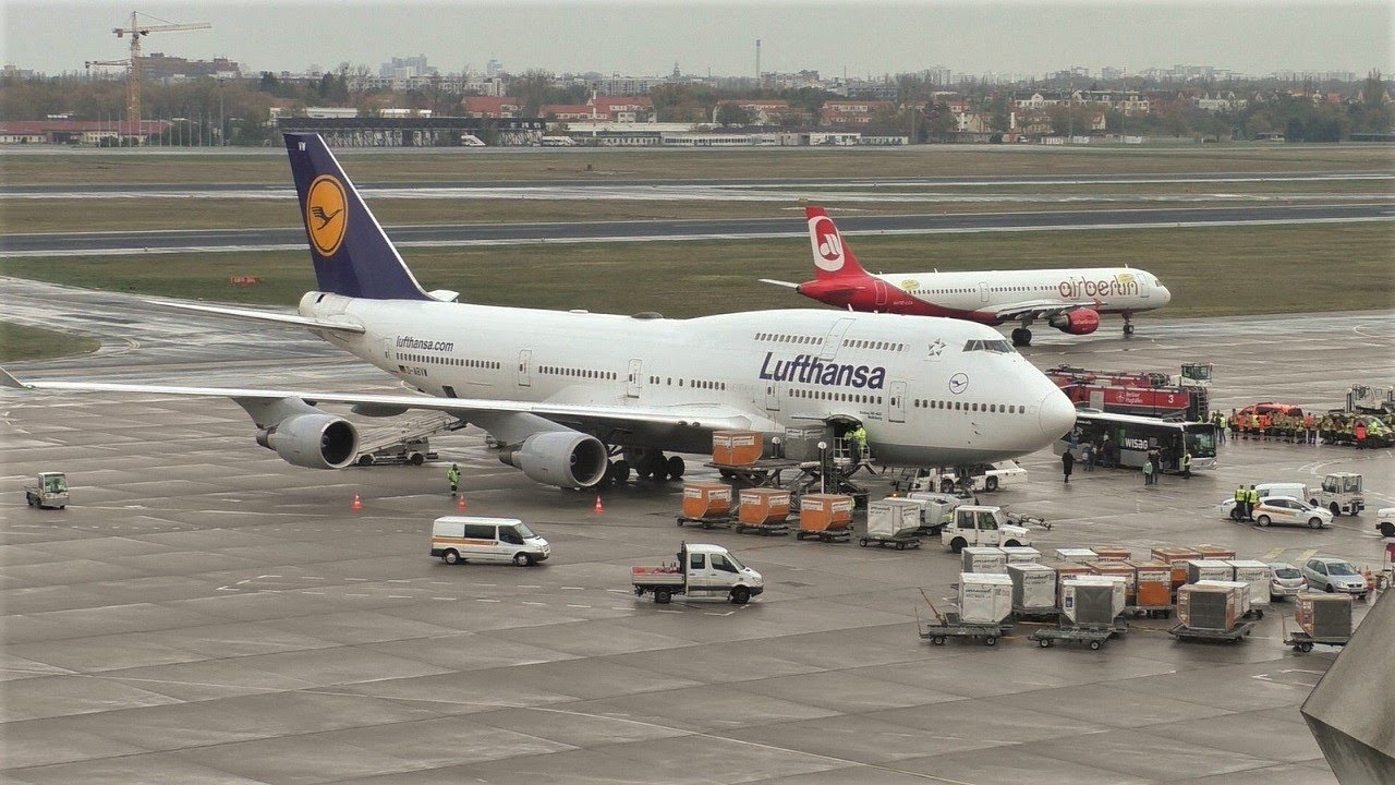 Lufthansa Boeing 747-430 D-ABVW Landing & Takeoff at Berlin Tegel Airport