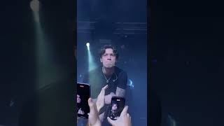 Çakal Promilim Yüksek Şarkısını Konserde Canlı Performans Söylüyor