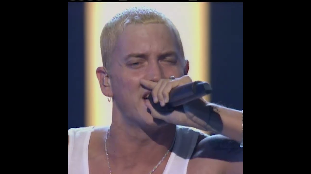 Eminem - The Real Slim Shady & The Way I Am (Live at MTV Music Awards 2000)
