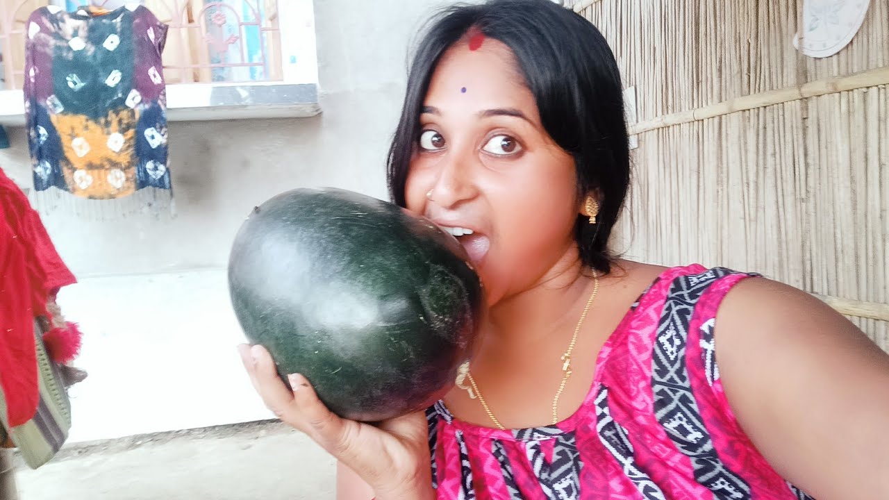 স্কুল থেকে বাড়ি এসে এত গরম লেগেছিল, তাই এই জিনিসটা খেলাম 😋@mom baby