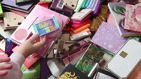 MY BIGGEST DECLUTTER EVER! *eyeshadow palettes* - ...