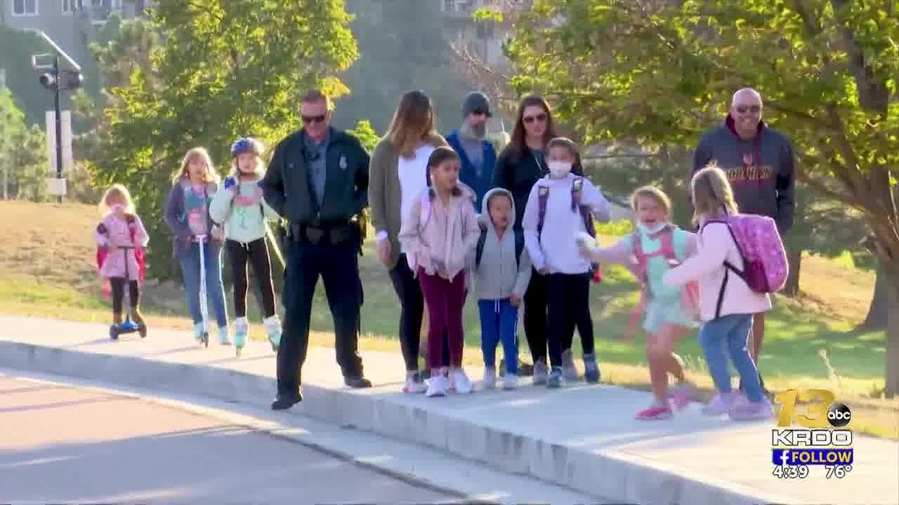 D20 elementary schools participates in National Walk to School Day