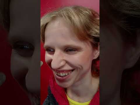 Free makeup at the Avon stand at VDNKh