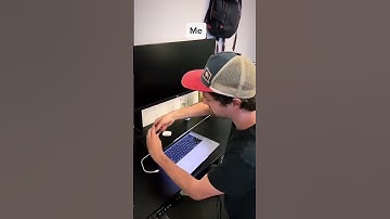 Senior developer vs junior developer 👩🏼‍💻 || #shorts #developer #programming