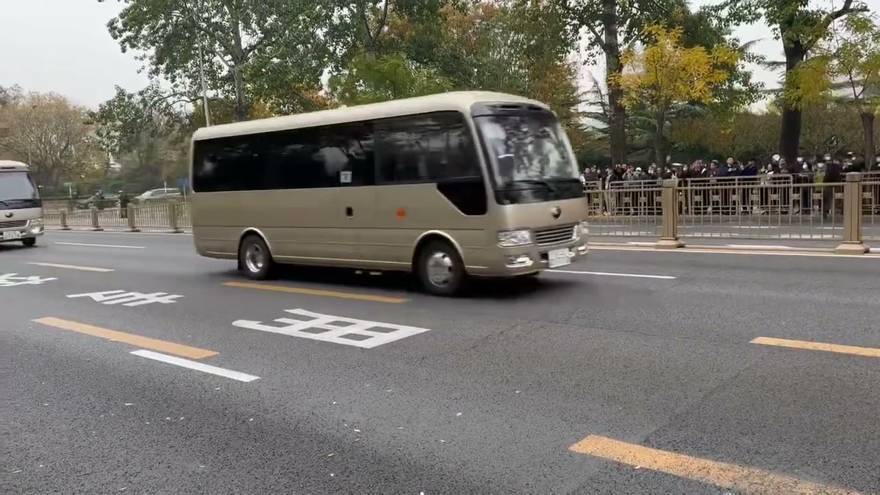 Li Keqiang's body was sent to Babaoshan for cremation, Beijing residents shouted: Remember ！北京送别李克强