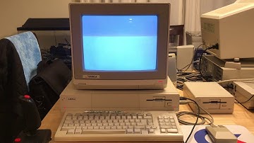 1985 Amiga 1000 computer booting to WB 1.3