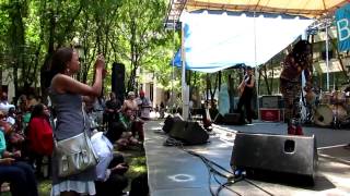 Fatoumata Diawara Performing at Brooklyn Metrotech