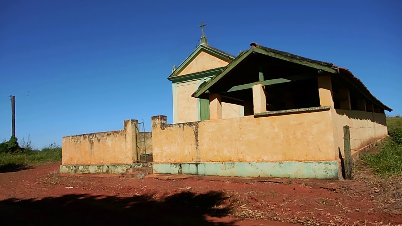 cachoeiras do bom jesus casa abandonada, igrejinha e sítio em monte santo de minas