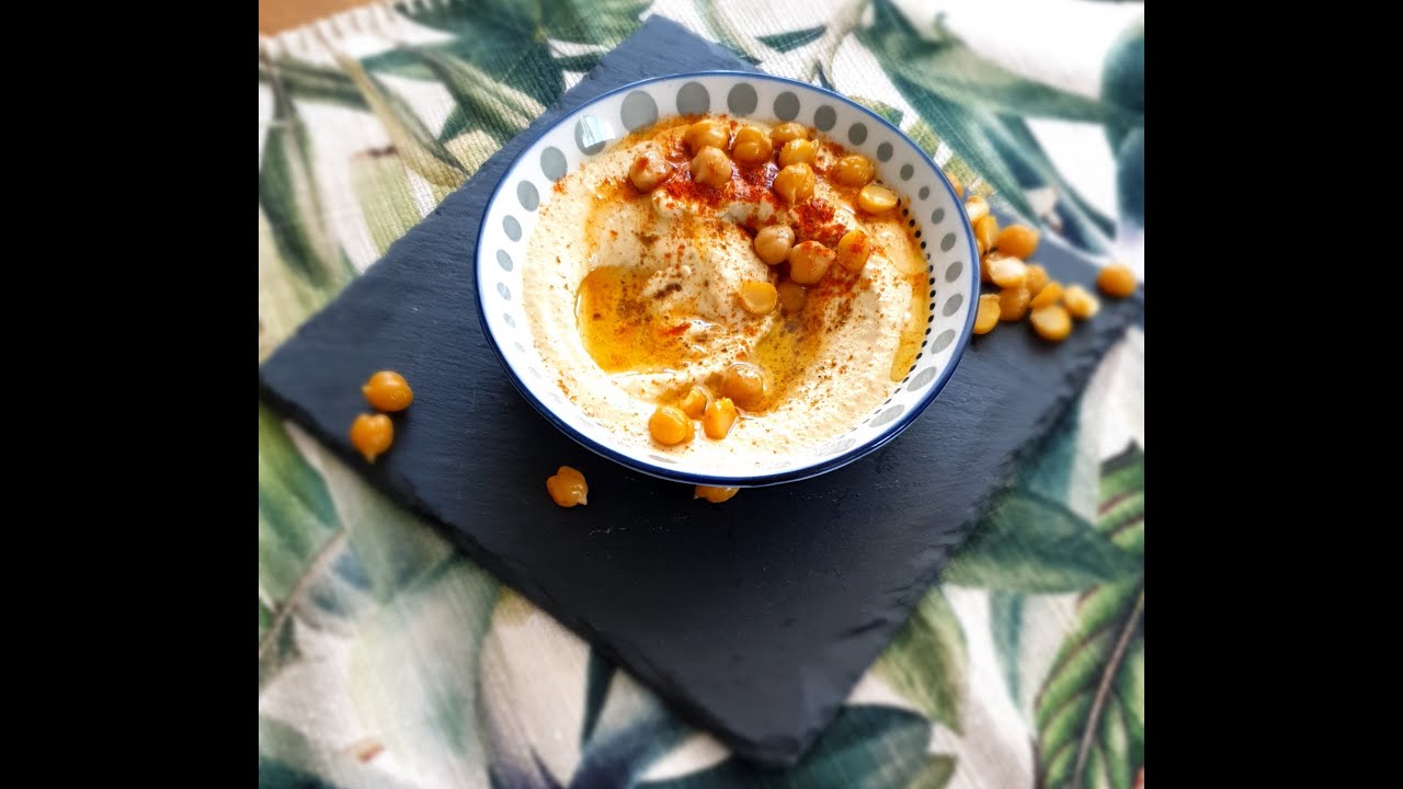 Humus (yoğurtlu) denemenizi tavsiye ederim :)